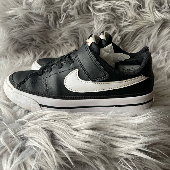 Nike Shoes - Picture 4 of 12